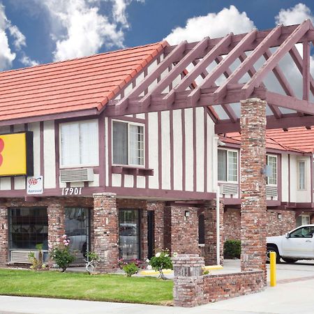 Super 8 By Wyndham Santa Clarita/Valencia Motel Exterior foto
